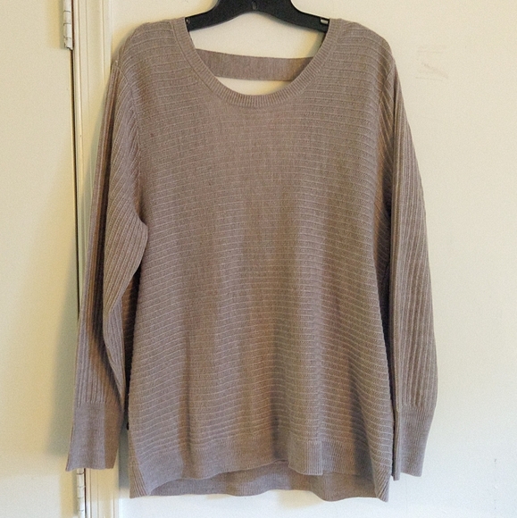 New York & Co open back sweater - Picture 3 of 5
